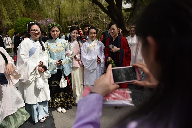 回歸漢服：中國青年復興傳統(tǒng)漢文化