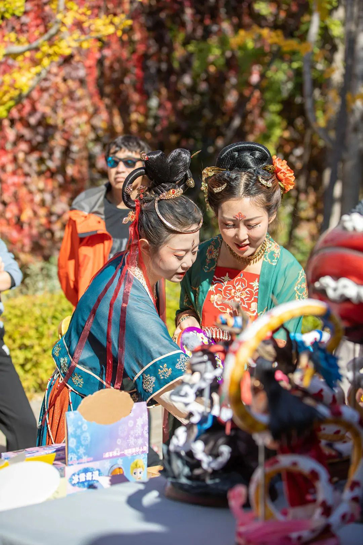 紅葉雅集｜到古北水鎮(zhèn)來一場(chǎng)秋意漢服行(圖14)